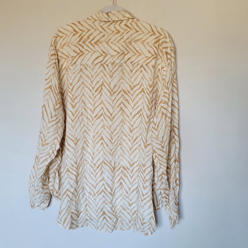 Ascot + Hart Light Weight Long Sleeve Graphic Button-Front T-Shirt - Picture 6 of 10